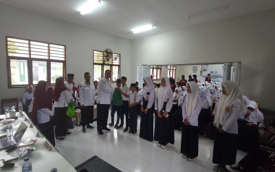 MTs N3 Bolsel Tebar Kepedulian di Awal Tahun Ajaran, Program Lebaran Anak Yatim, Hadirkan Senyum Penerima